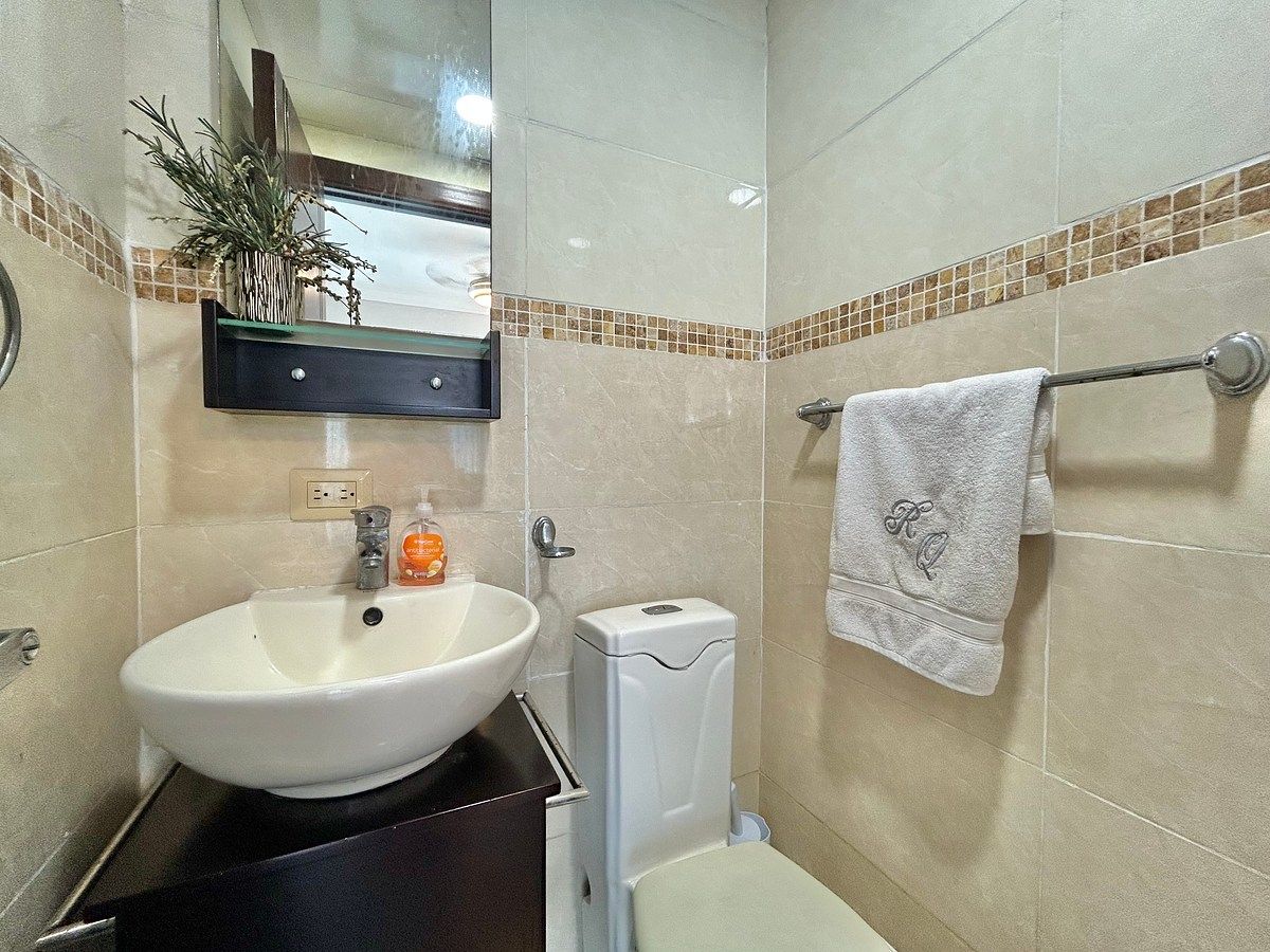 Medio baño de visitas, foto 4 de 12