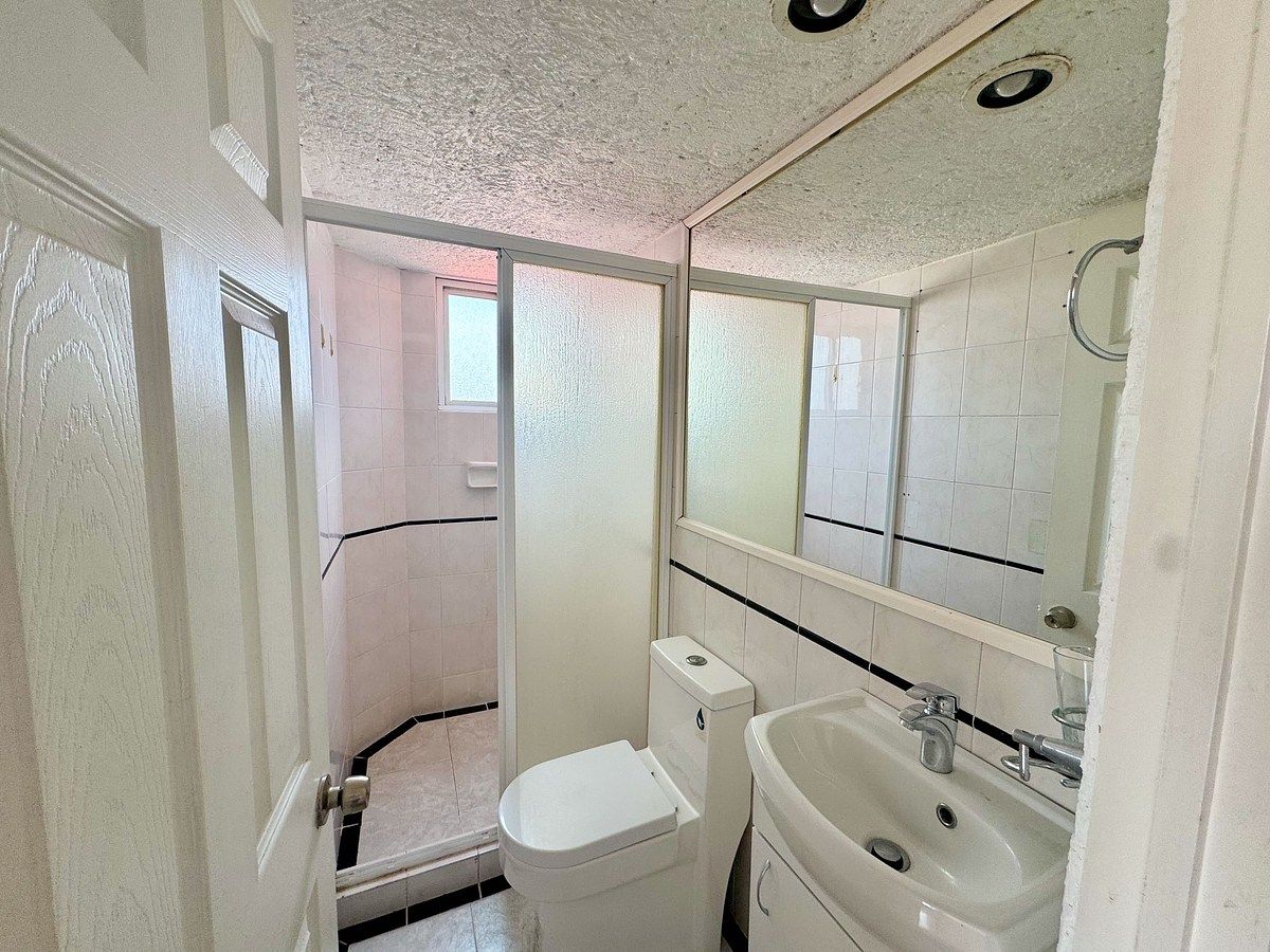 11 de 16: Baño Visitas