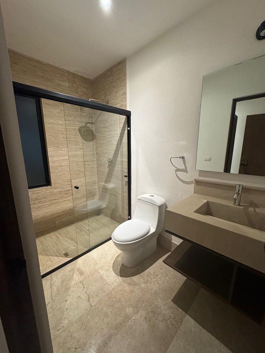 13 of 18: baño recámara principal
