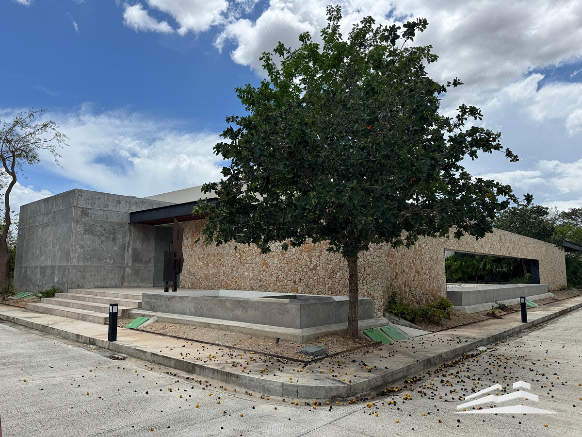Lote residencial en venta Privada Olivia Conkal al norte de Mérida