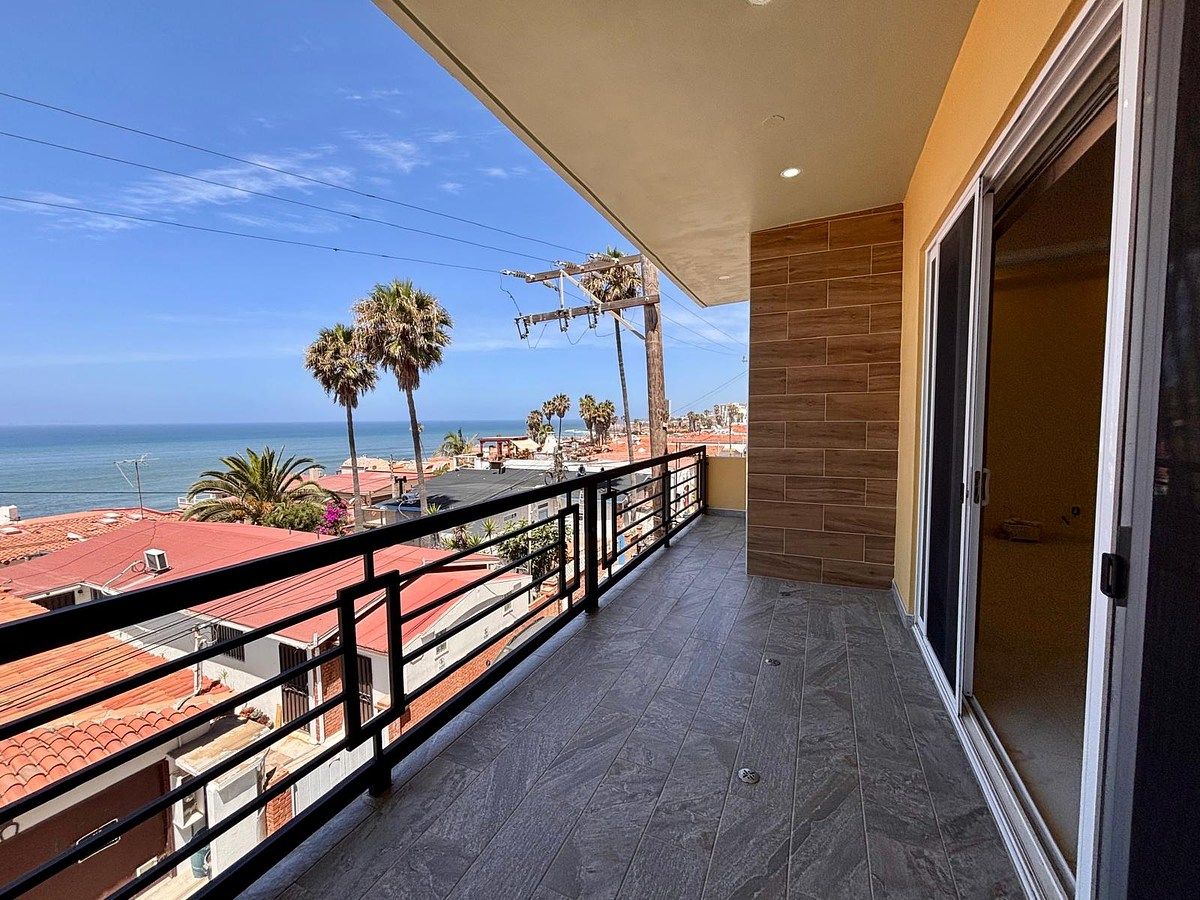 6 of 31: Condo 2