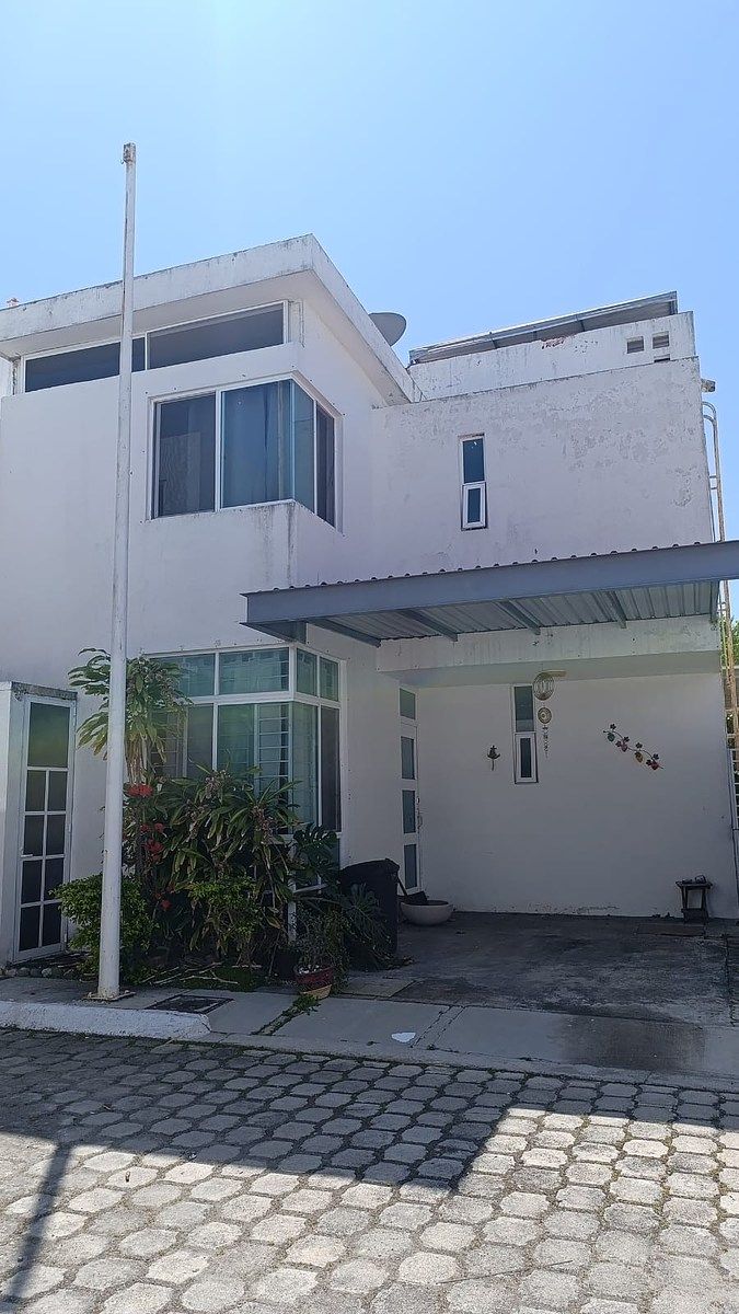 EN VENTA - CASA REMODELADA EN RESIDENCIAL BUGAMBILIAS, CD. DEL CARMEN, foto 1 de 11