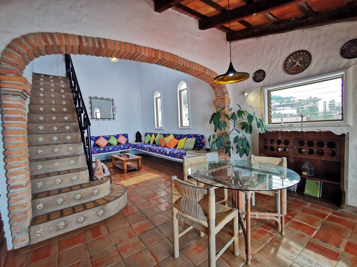 1 of 6: Sala Penthouse