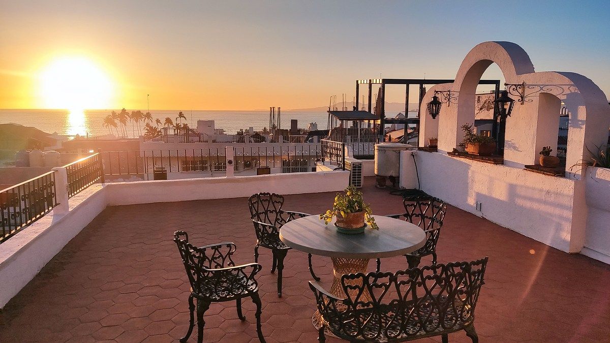 3 of 6: Terraza puesta de Sol