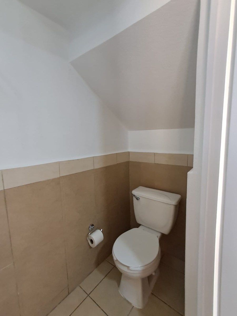 13 de 16: MEDIO BAÑO