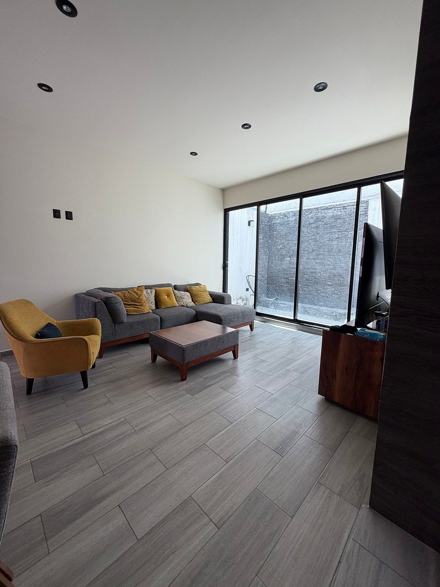 House in Gated Community in Pedregal de Schoenstatt, Corregidora, photo 2 of 11