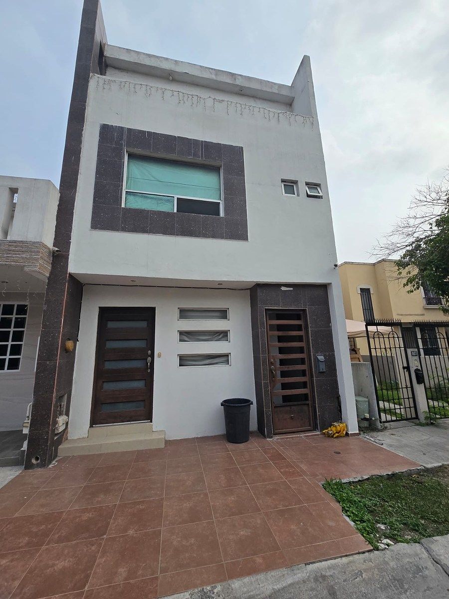 Casa en Venta en Mitras Poniente en Mty., photo 1 of 16