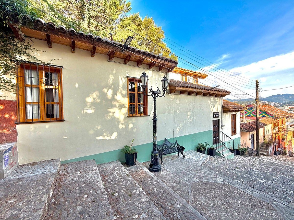Edificio en El Cerrillo, San Cristóbal de Las Casas, foto 2 de 26