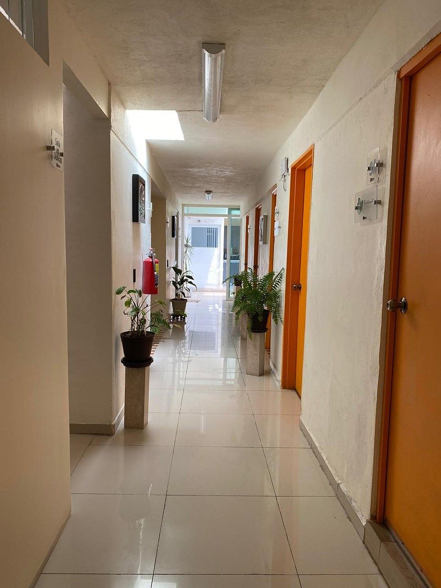 9 of 12: 18 CONSULTORIOS