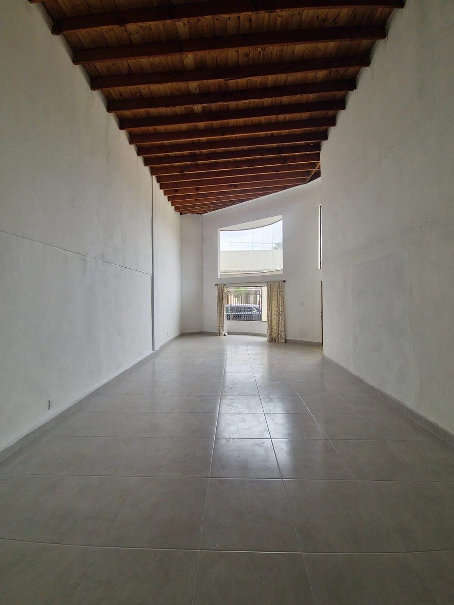 Sala con doble altura, foto 6 de 33