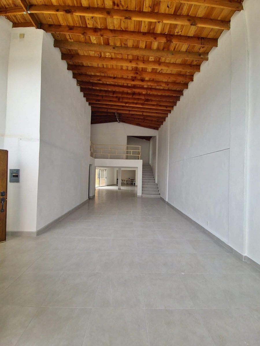 Sala con doble altura, foto 5 de 33