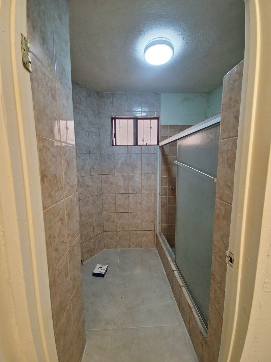 Baño en planta baja, foto 14 de 33