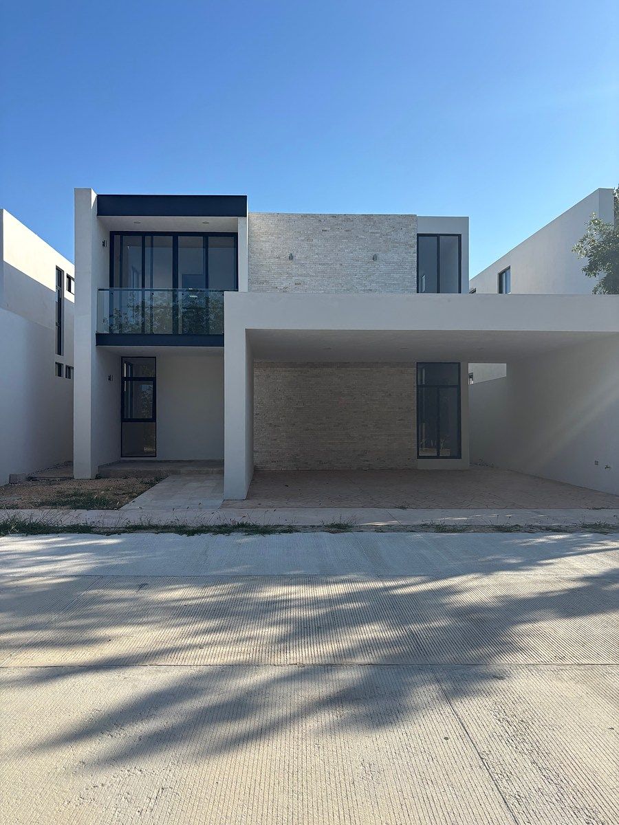 Casa en Venta de Entrega Inmediata de 3 Recámaras en Cholul con Terraza