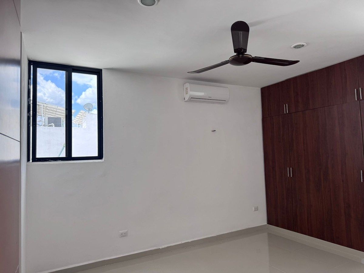 16 de 23: Recámara secundaria con closet y baño completo