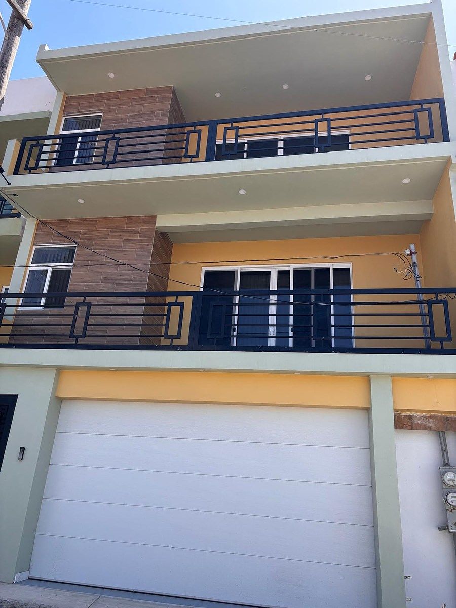 23 of 32: Condo 1