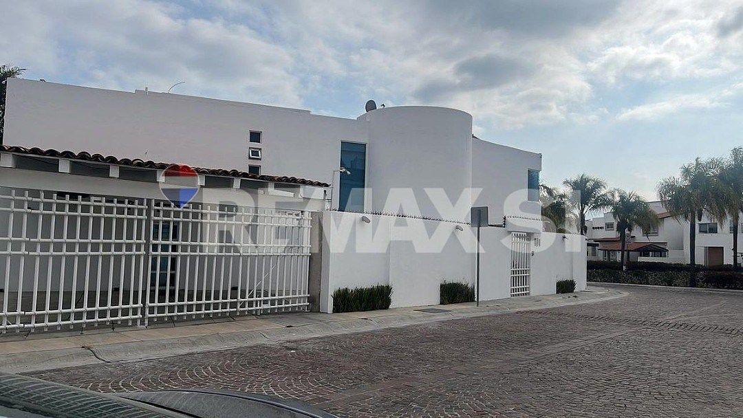 House in Cumbres del Lago, Querétaro, photo 2 of 40