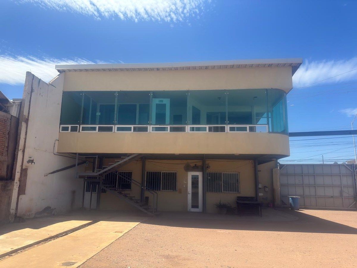 Bodega comercial en zona estratégica, foto 1 de 7