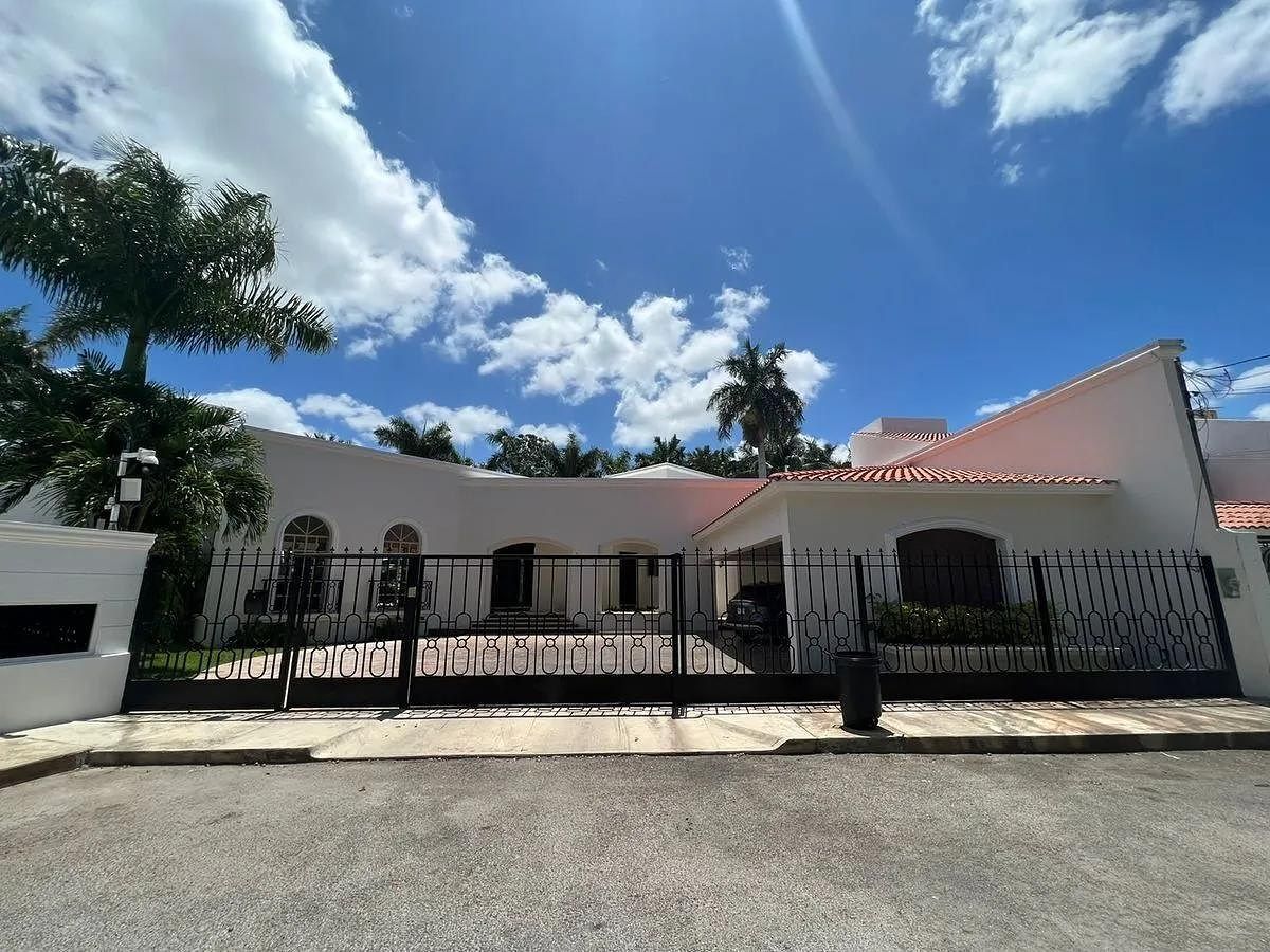 House in Montebello, Mérida, photo 2 of 18