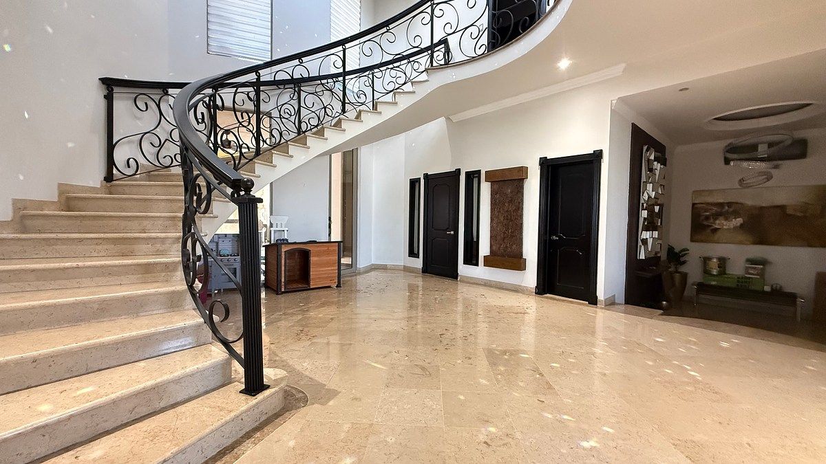 CASA EN VENTA EN CUMBRES 5to SECTOR, foto 1 de 16