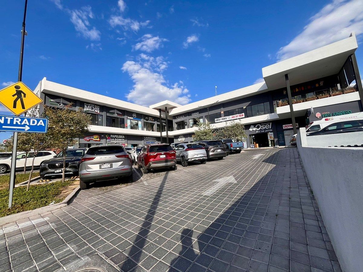 RENTA! LOCAL DE 65m2 EN PLANTA BAJA EN PLAZA COMERCIAL A LA ENTRADA DE ZAKIA, Qr, foto 1 de 18