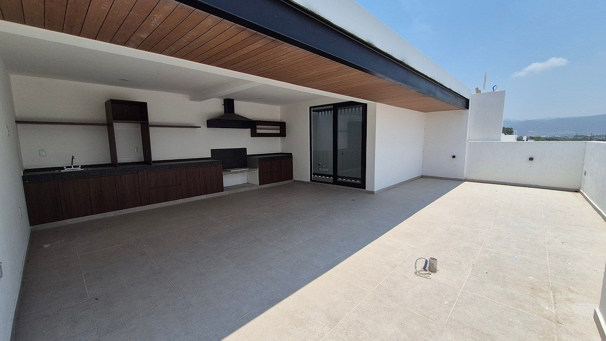 Roof top, photo 28 of 31