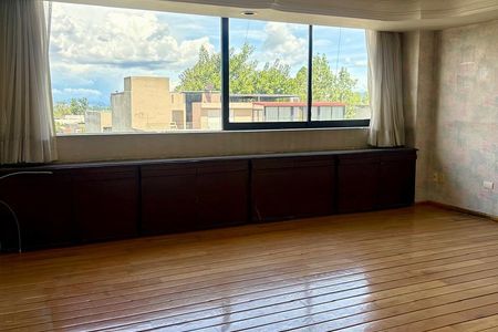 Departamento con gran potencial  en Lomas.