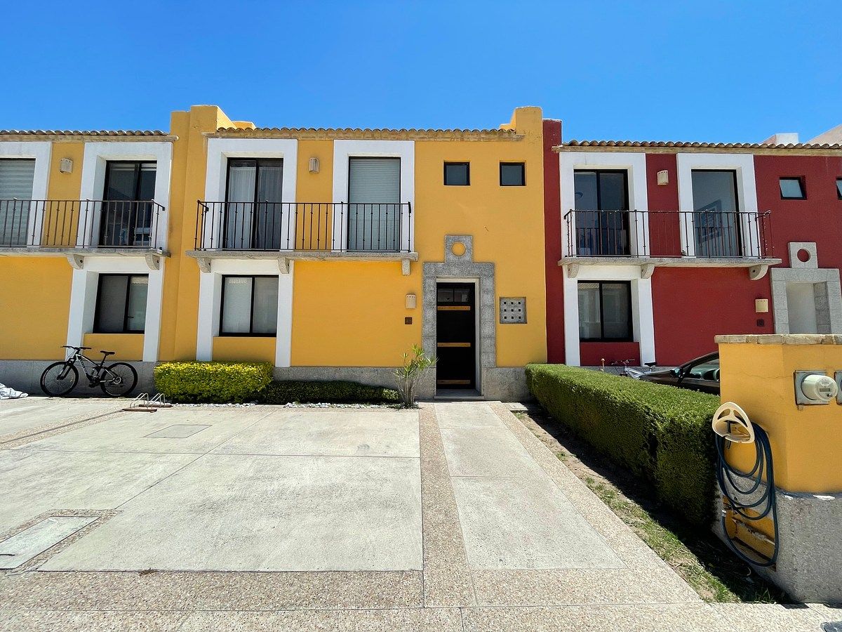 🏡 House for Sale in Torre de Piedra