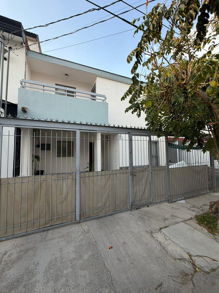 CASA EN VENTA EN LOMAS DE ATEMAJAC