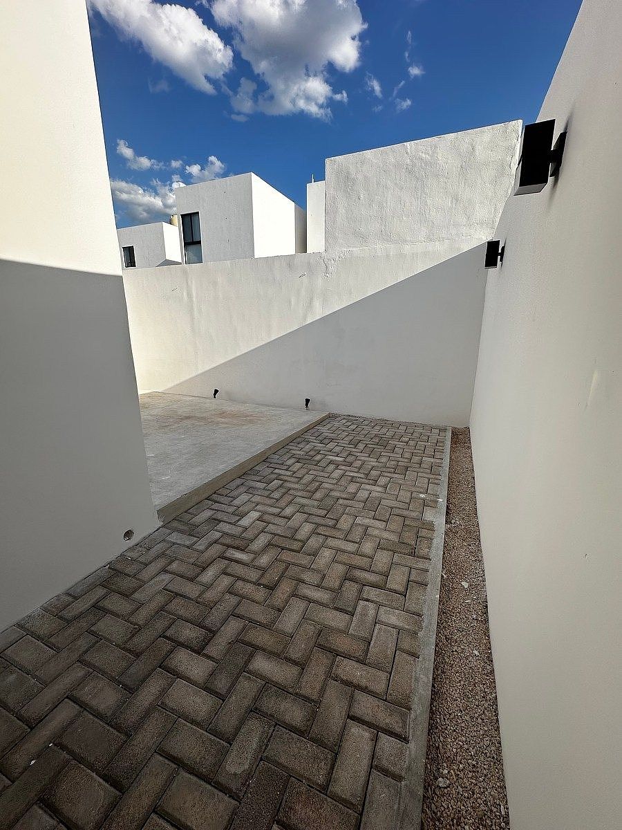 8 de 23: Patio