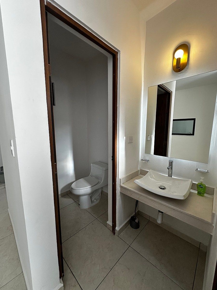 10 de 23: Baño completo