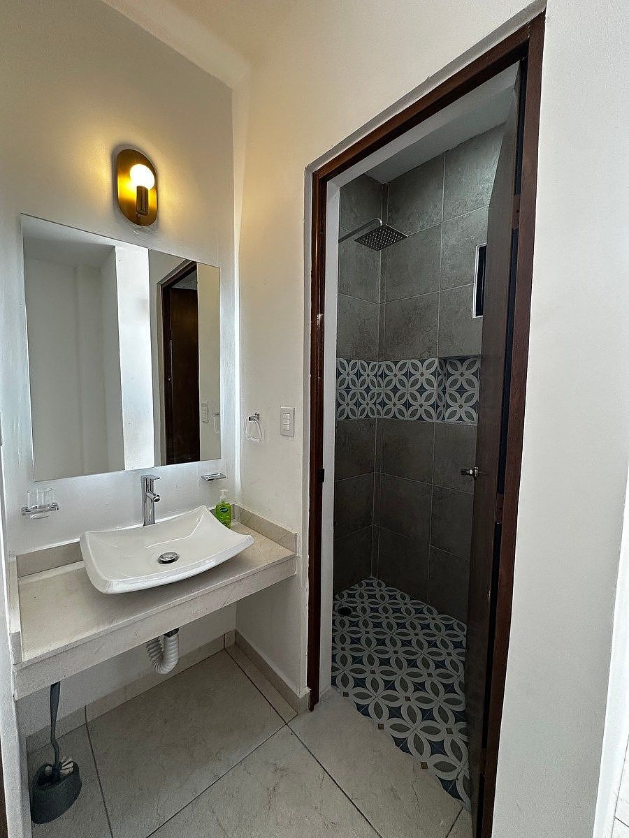 11 de 23: Baño completo
