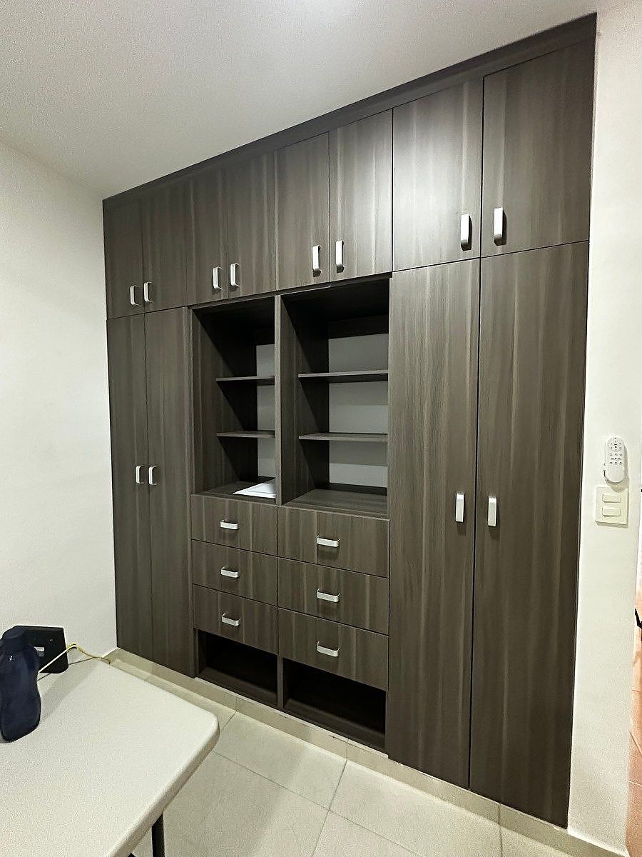13 de 23: Closet