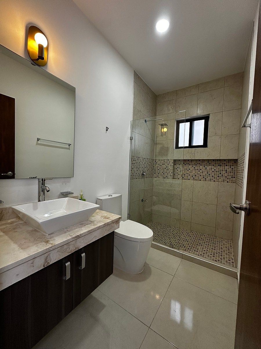 18 de 23: Baño completo