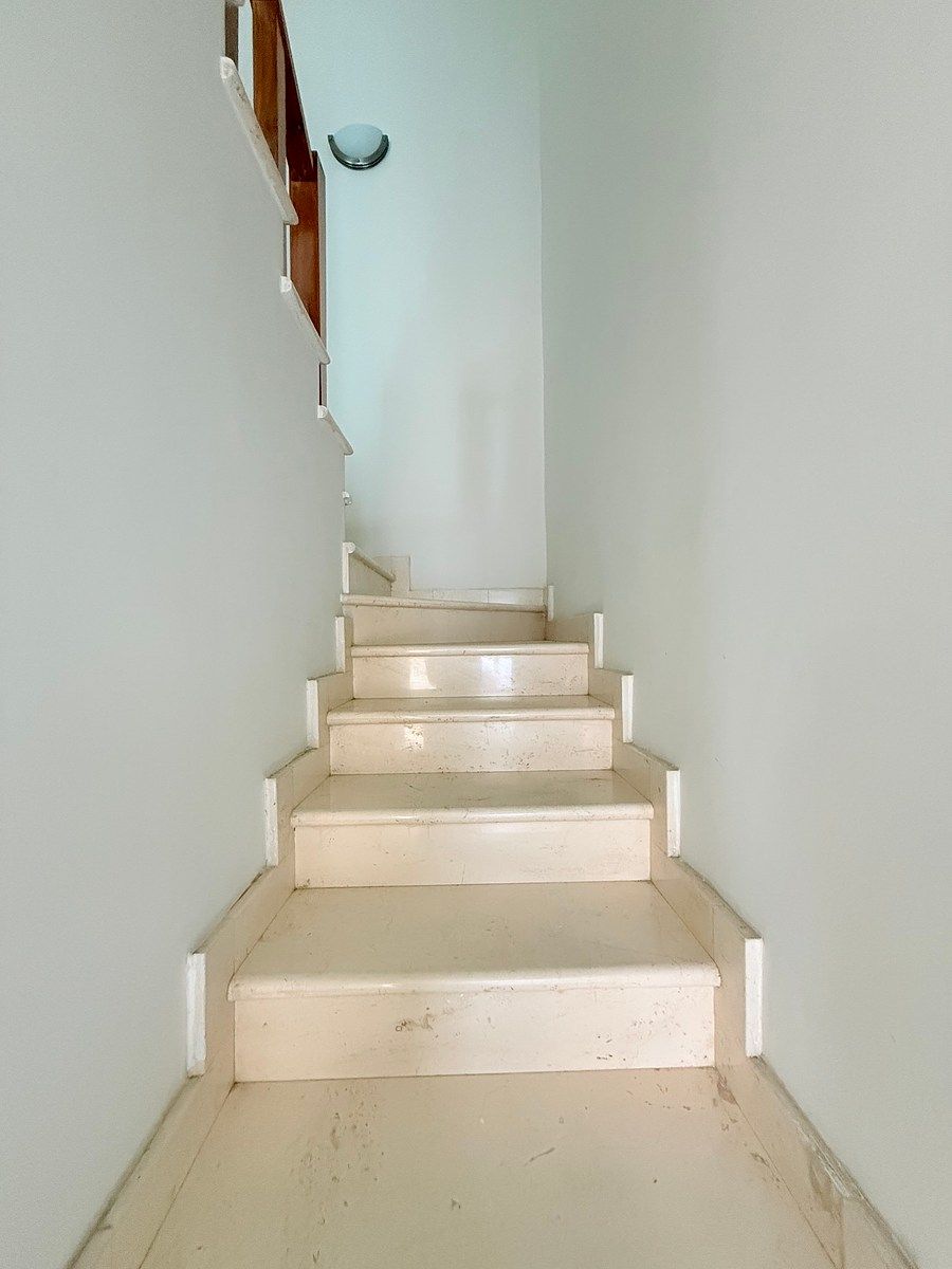Escaleras a planta alta, foto 14 de 32
