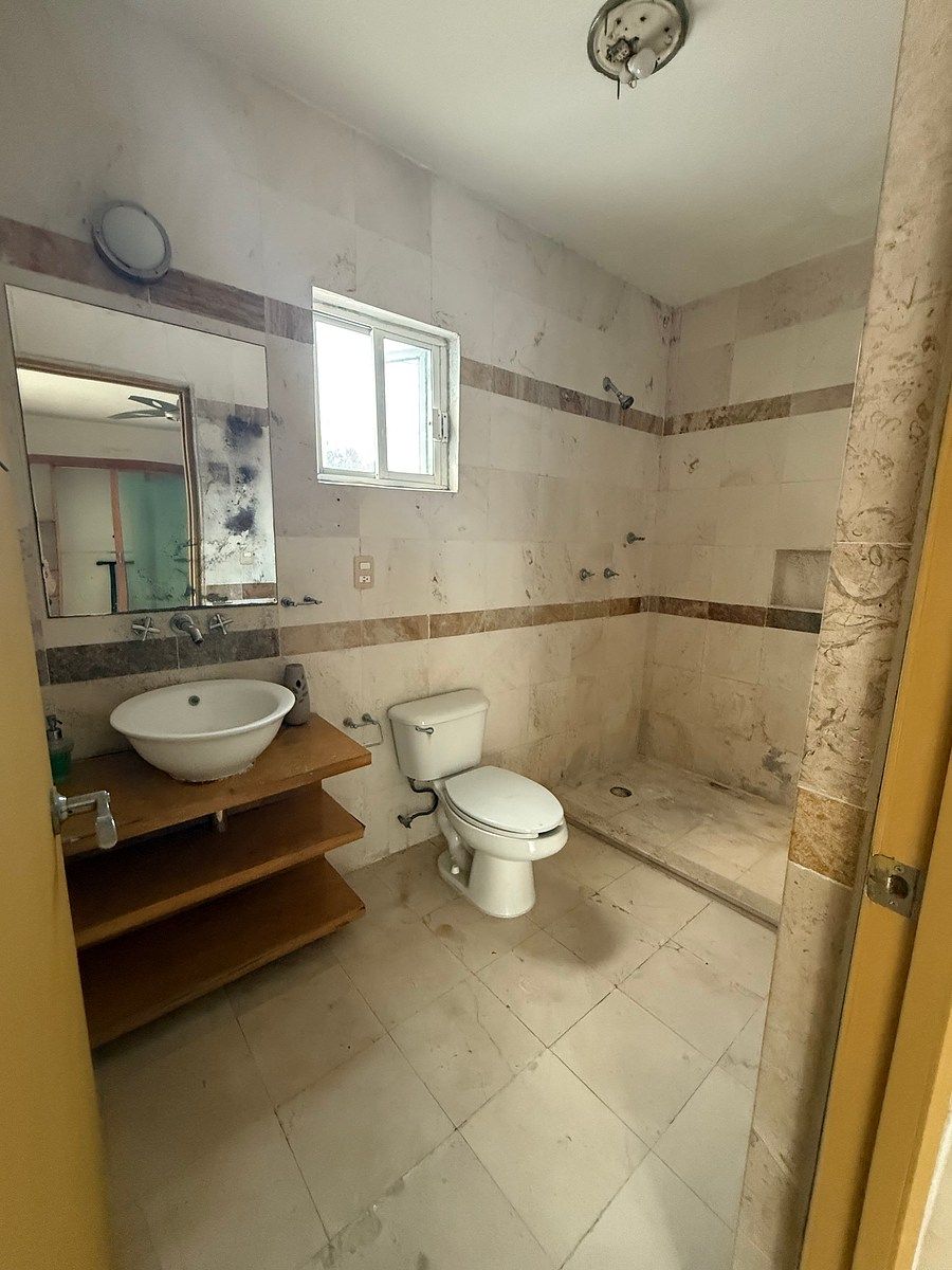 Baño completo recámara principal, foto 18 de 32