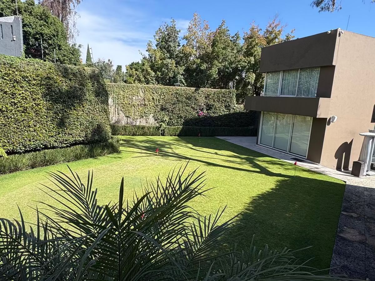 HOUSE IN HERRADURA IN CLOSED WITH LARGE GARDEN, photo 1 of 17