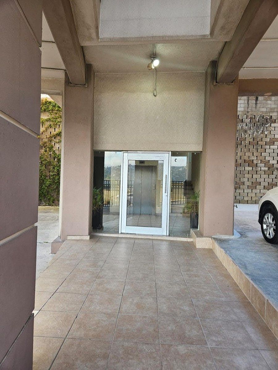 Entrada al edificio, foto 15 de 23