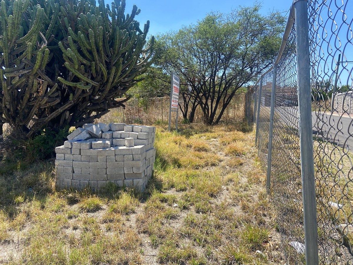 Lot in Fraccionamiento Villas del Mesón, Querétaro, photo 3 of 4