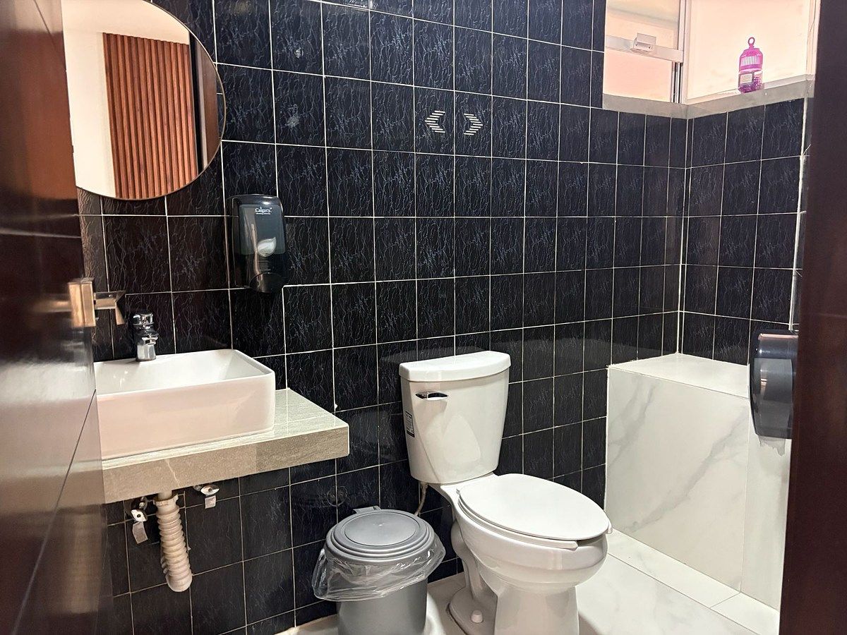 Medio baño Planta Baja., foto 5 de 12