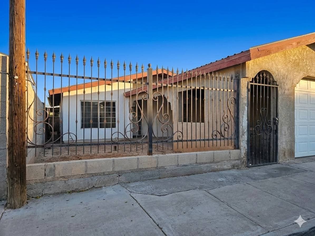 Se vende casa en Col. Valle del Álamo (Mexicali, B.C.)