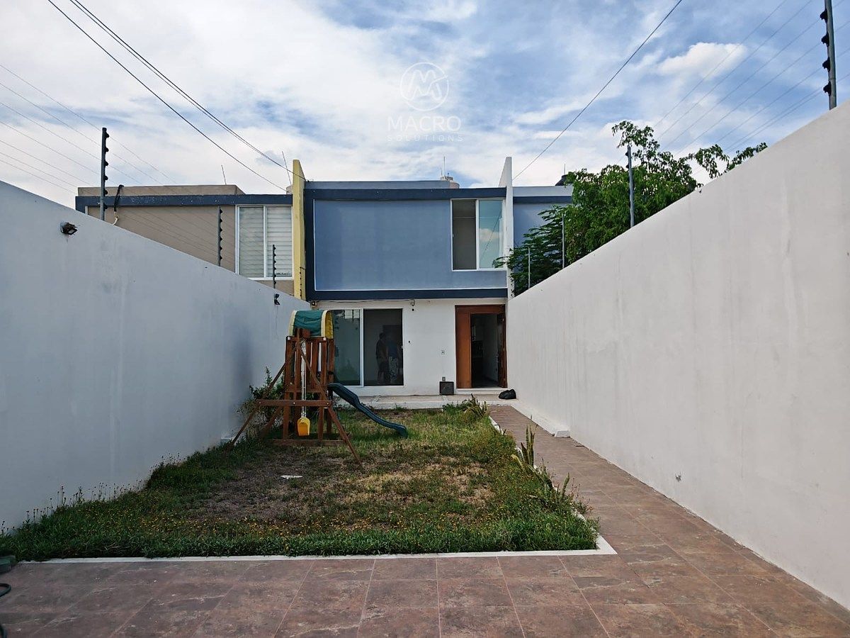 CASA À VENDA NA COL. HERMENEGILDO GALEANA COM JARDIM, foto 1 de 21