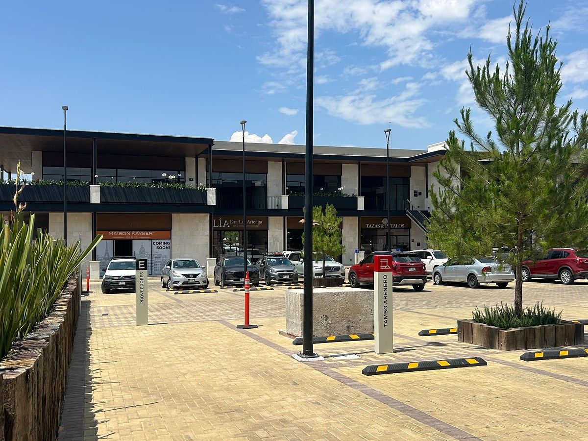 Shopping Mall Space in Lomas del Campanario Norte, Querétaro, photo 11 of 13