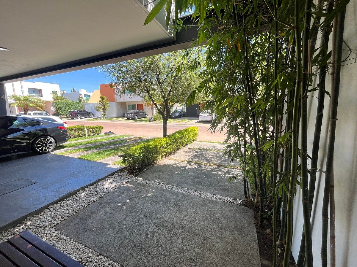 House in Gated Community in Jardines Universidad, Zapopan, photo 2 of 25