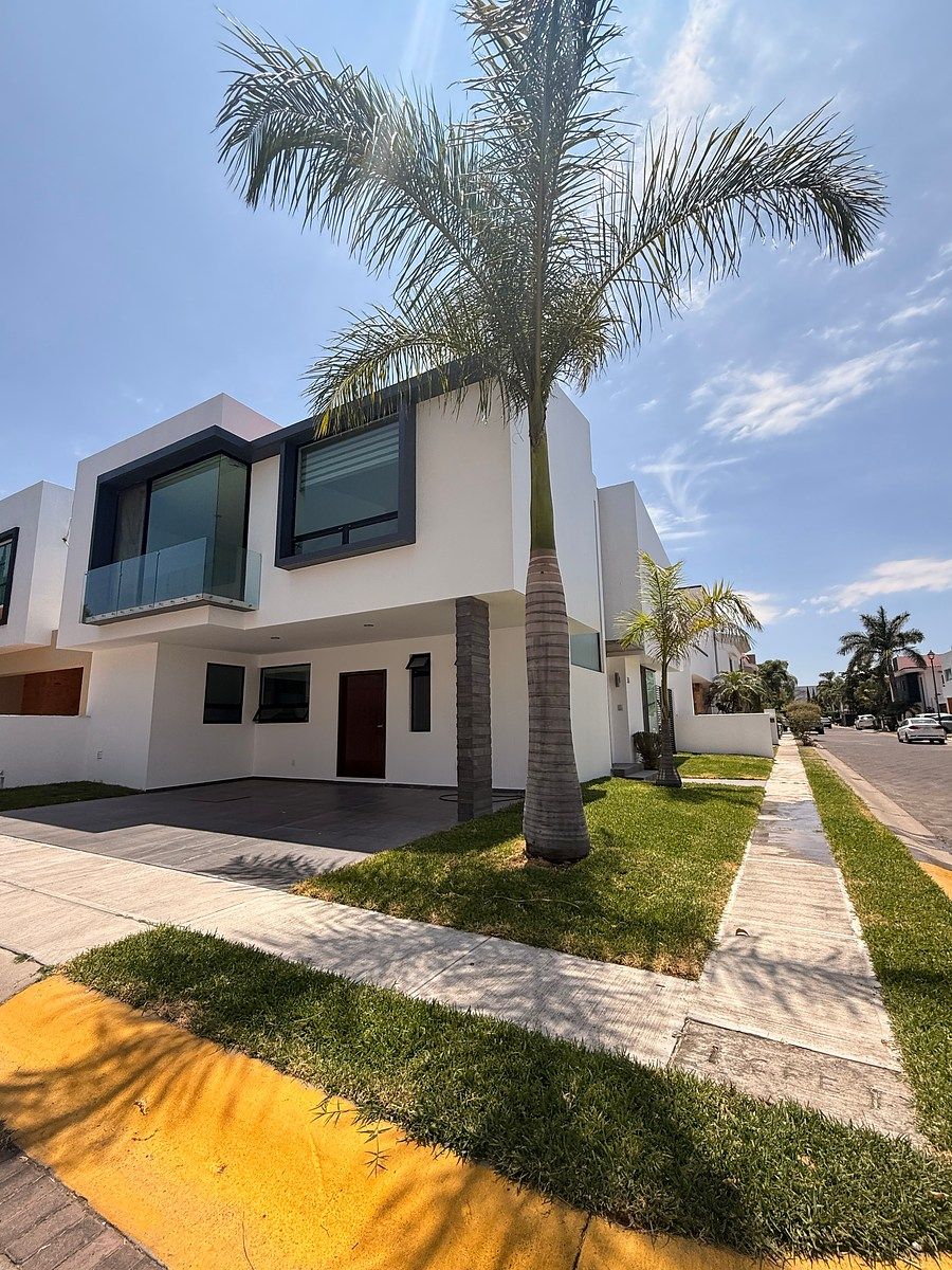 Casa en esquina en venta Jardín Real coto 11, foto 1 de 24