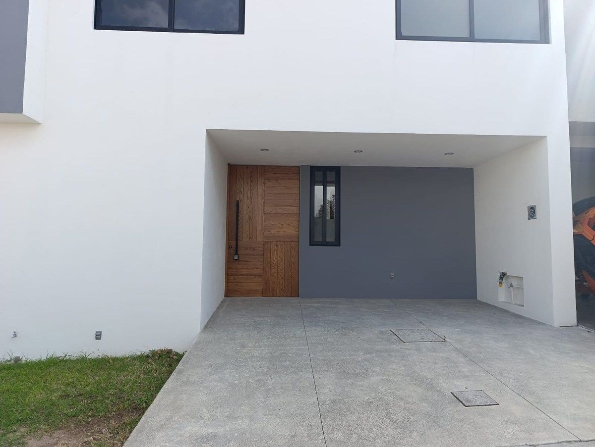 House in Gated Community in Lomas del Valle, Guadalajara, photo 2 of 39