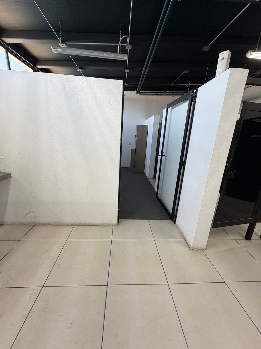 Commercial Storage Unit in Valle Real, Zapopan, photo 12 of 16