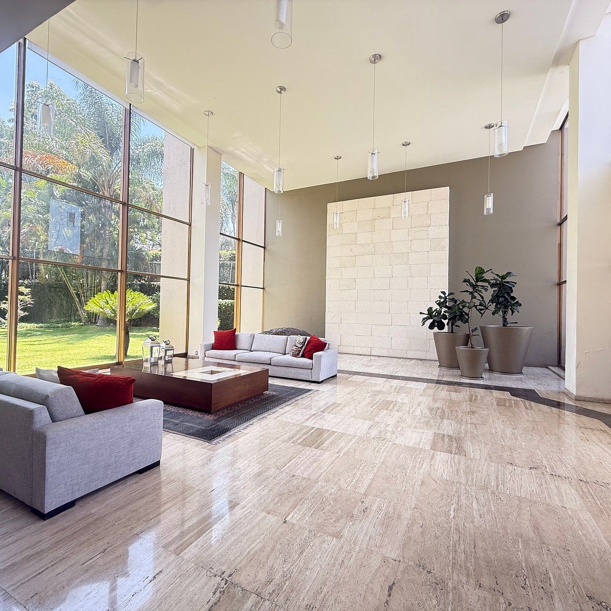 Residencia en las Alturas, con carácter y privilegio., foto 1 de 13