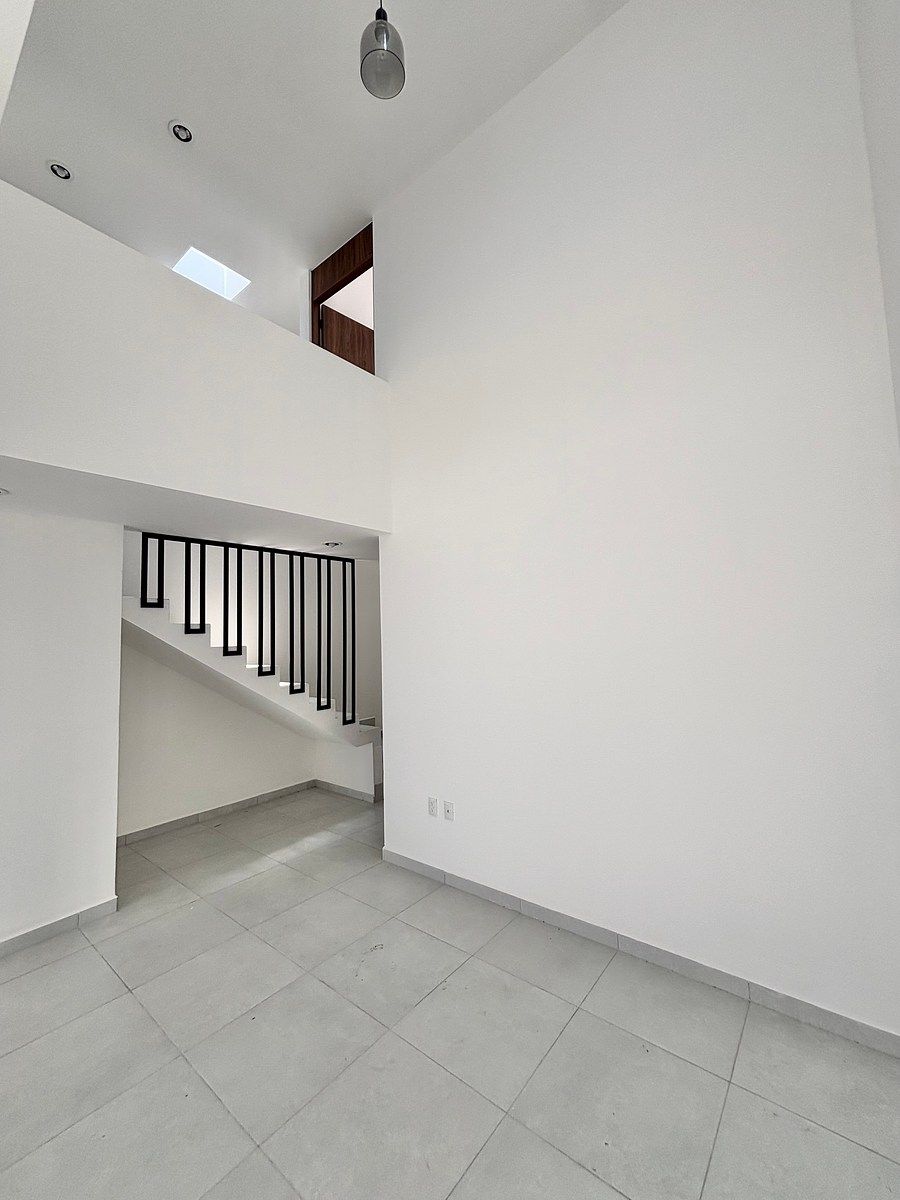 Espacio bajo la escalera se puede habilitar para almacenaje, foto 7 de 38