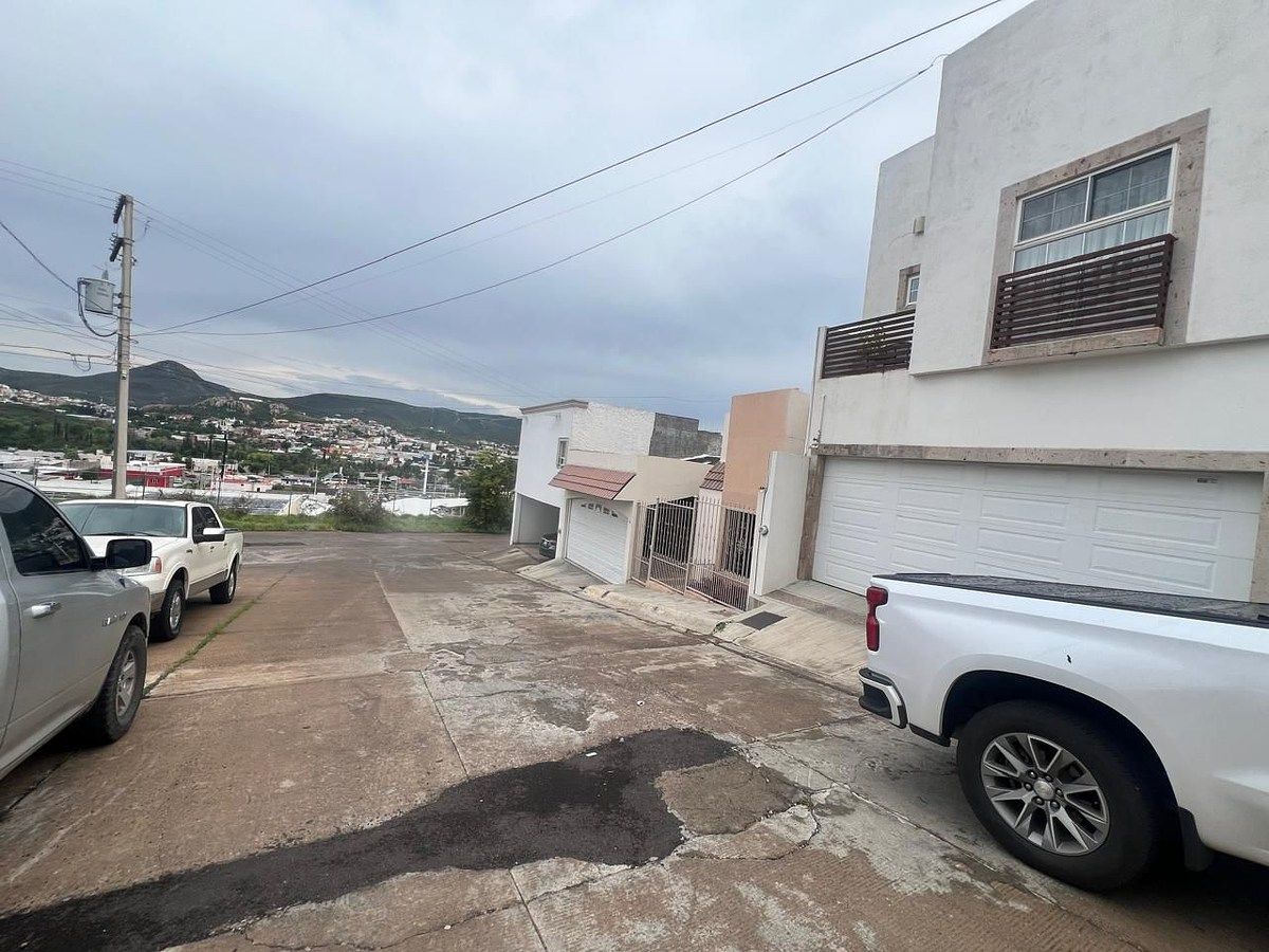 Casa en Lomas del Parque, Hidalgo del Parral, foto 2 de 20