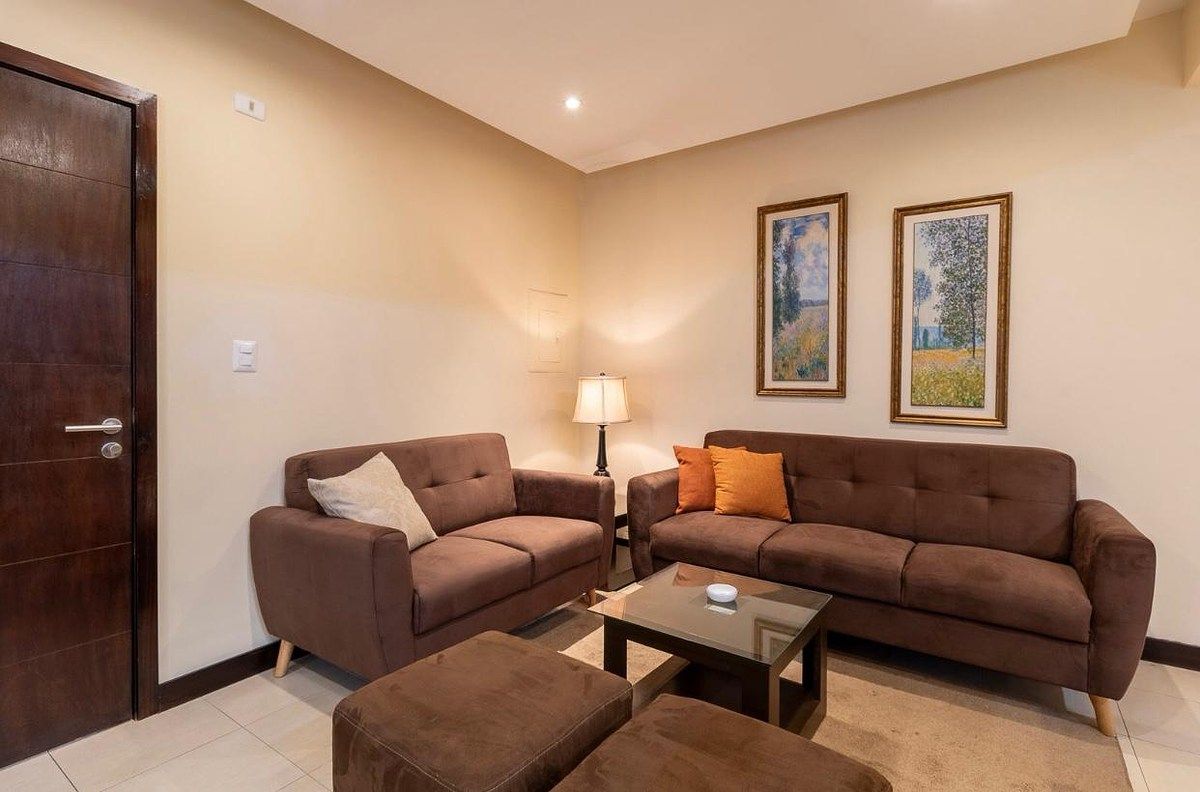 Apartamento en renta en zona 14 - Image 2